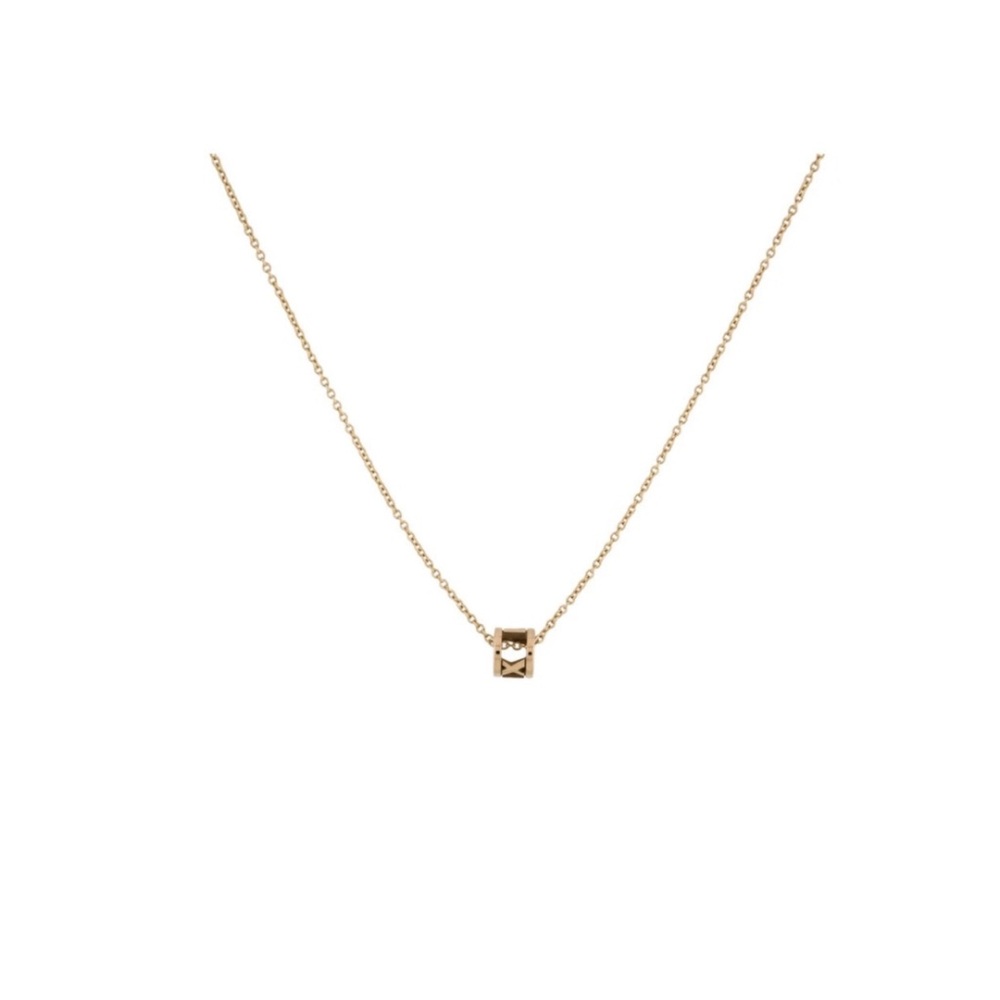 TIFFANY & CO.
18K Atlas® Mini Pendant Necklace
